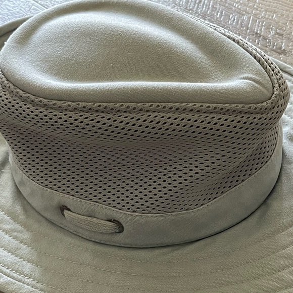 The Tilley mesh hat - Picture 2 of 6